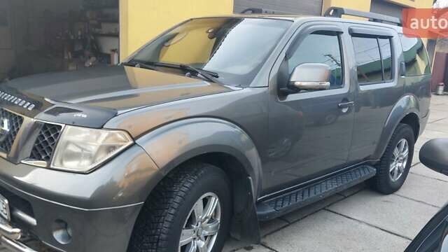 Ниссан Патфайндер 2008 в Тячеве на Automoto.ua Серый Ниссан Патфайндер, объемом двигателя 2.5 л и пробегом 280 тыс. км за 7800 $, фото 12 на Automoto.ua