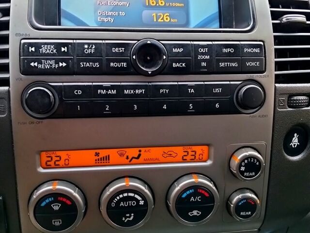 Серый Ниссан Патфайндер, объемом двигателя 2.5 л и пробегом 333 тыс. км за 5300 $, фото 1 на Automoto.ua