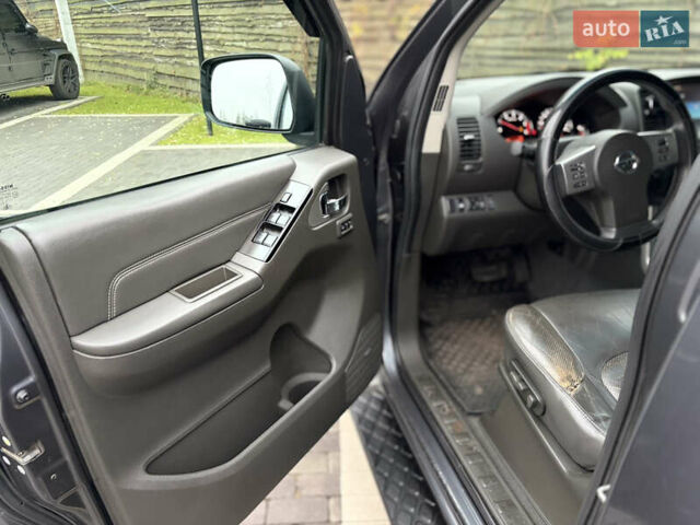 Серый Ниссан Патфайндер, объемом двигателя 2.49 л и пробегом 266 тыс. км за 15500 $, фото 13 на Automoto.ua