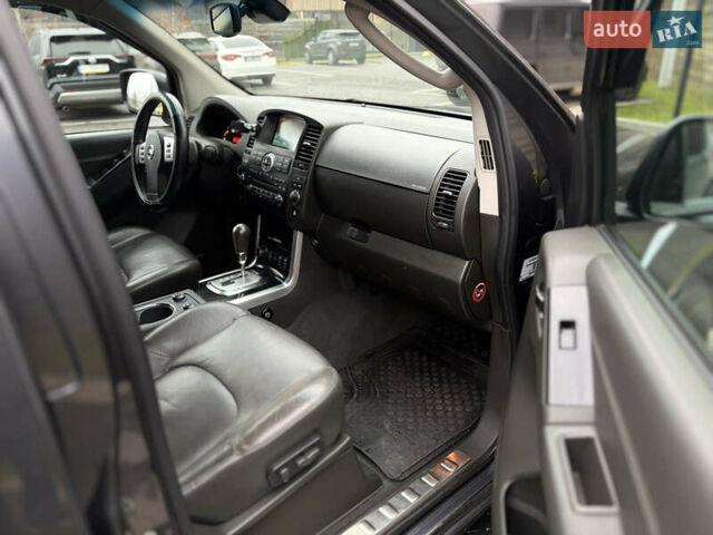 Серый Ниссан Патфайндер, объемом двигателя 2.49 л и пробегом 266 тыс. км за 15500 $, фото 5 на Automoto.ua