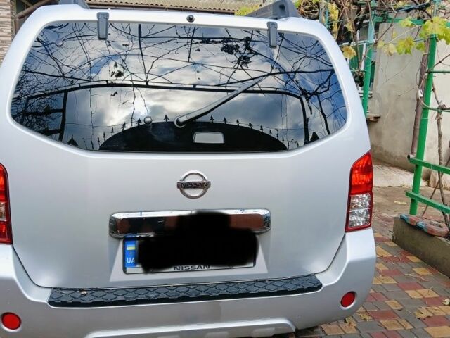 Серый Ниссан Патфайндер, объемом двигателя 2.5 л и пробегом 300 тыс. км за 14000 $, фото 3 на Automoto.ua