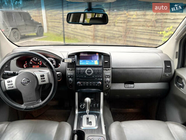 Серый Ниссан Патфайндер, объемом двигателя 2.49 л и пробегом 266 тыс. км за 15500 $, фото 9 на Automoto.ua