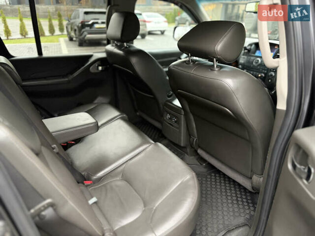 Серый Ниссан Патфайндер, объемом двигателя 2.49 л и пробегом 266 тыс. км за 15500 $, фото 10 на Automoto.ua