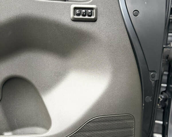 Серый Ниссан Патфайндер, объемом двигателя 2.49 л и пробегом 266 тыс. км за 15500 $, фото 8 на Automoto.ua