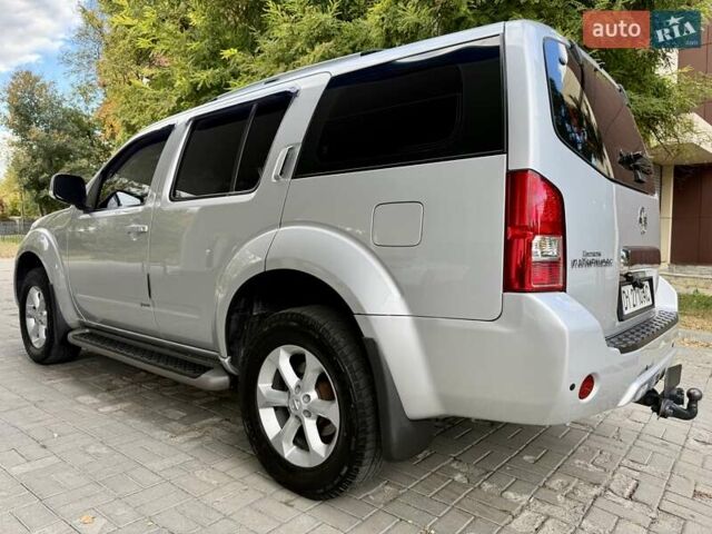 Серый Ниссан Патфайндер, объемом двигателя 2.5 л и пробегом 169 тыс. км за 12999 $, фото 13 на Automoto.ua