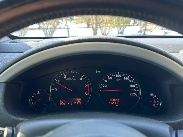 Серый Ниссан Патфайндер, объемом двигателя 2.5 л и пробегом 120 тыс. км за 15600 $, фото 19 на Automoto.ua