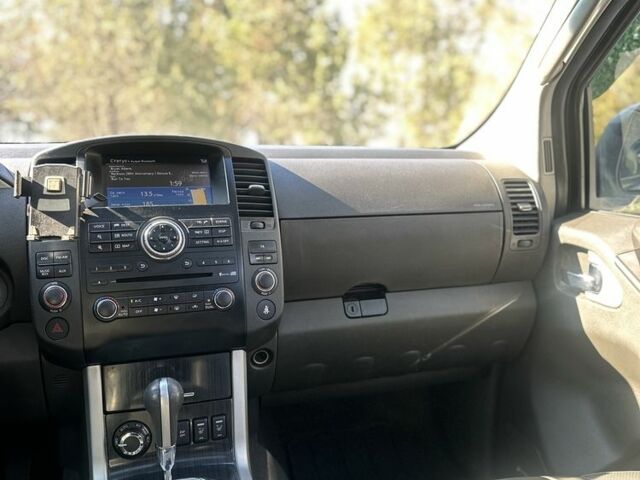 Серый Ниссан Патфайндер, объемом двигателя 2.5 л и пробегом 120 тыс. км за 15600 $, фото 15 на Automoto.ua