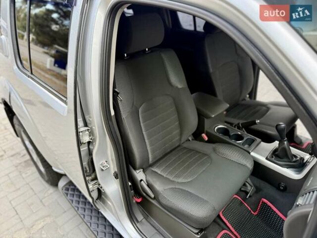Серый Ниссан Патфайндер, объемом двигателя 2.5 л и пробегом 169 тыс. км за 12999 $, фото 28 на Automoto.ua