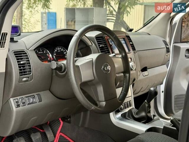 Серый Ниссан Патфайндер, объемом двигателя 2.5 л и пробегом 169 тыс. км за 12999 $, фото 17 на Automoto.ua