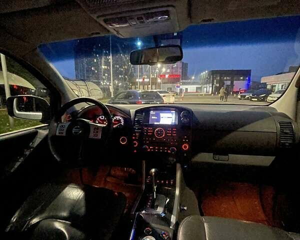 Сірий Ніссан Патфайндер, об'ємом двигуна 2.5 л та пробігом 192 тис. км за 19000 $, фото 10 на Automoto.ua