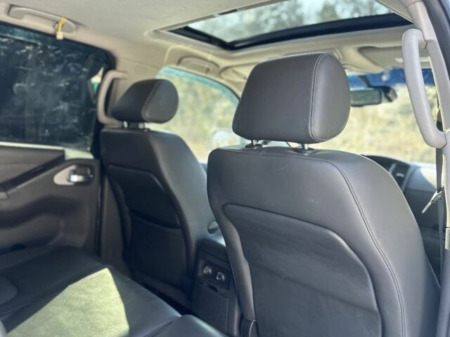 Серый Ниссан Патфайндер, объемом двигателя 2.5 л и пробегом 120 тыс. км за 15600 $, фото 17 на Automoto.ua