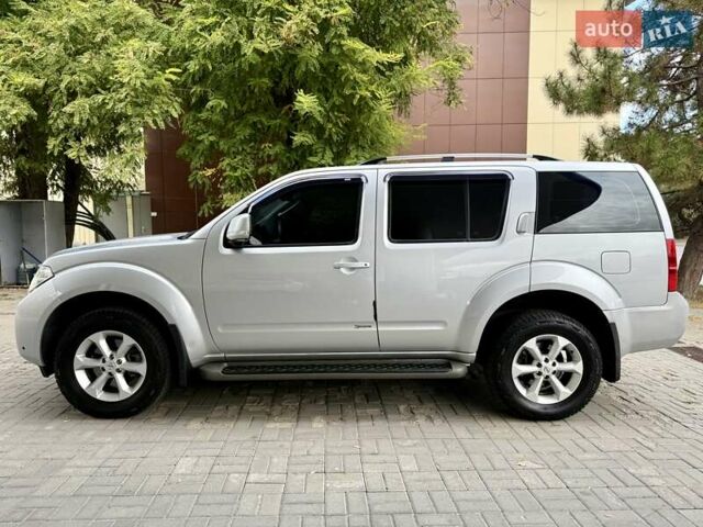 Серый Ниссан Патфайндер, объемом двигателя 2.5 л и пробегом 169 тыс. км за 12999 $, фото 14 на Automoto.ua