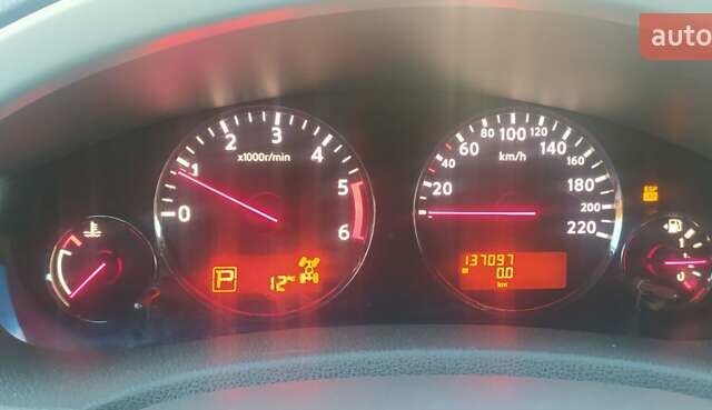 Серый Ниссан Патфайндер, объемом двигателя 2.5 л и пробегом 137 тыс. км за 17500 $, фото 5 на Automoto.ua