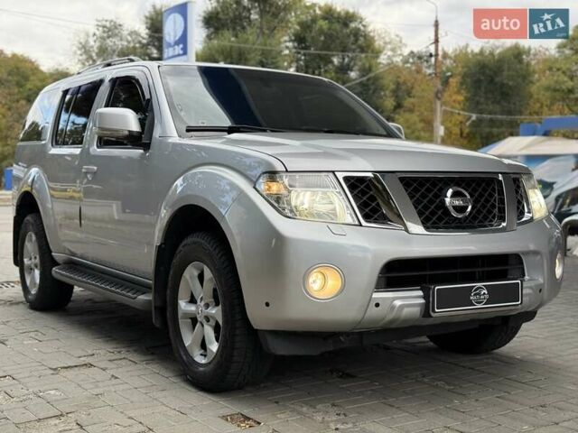 Серый Ниссан Патфайндер, объемом двигателя 2.5 л и пробегом 169 тыс. км за 12999 $, фото 6 на Automoto.ua