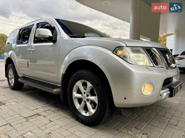 Серый Ниссан Патфайндер, объемом двигателя 2.5 л и пробегом 169 тыс. км за 12999 $, фото 8 на Automoto.ua