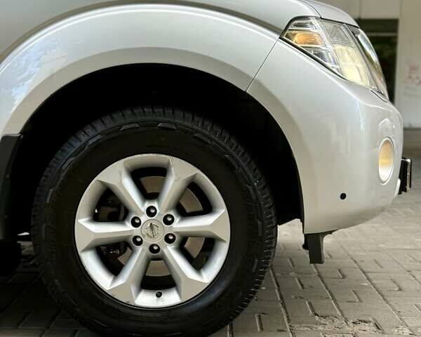 Серый Ниссан Патфайндер, объемом двигателя 2.5 л и пробегом 169 тыс. км за 12999 $, фото 9 на Automoto.ua