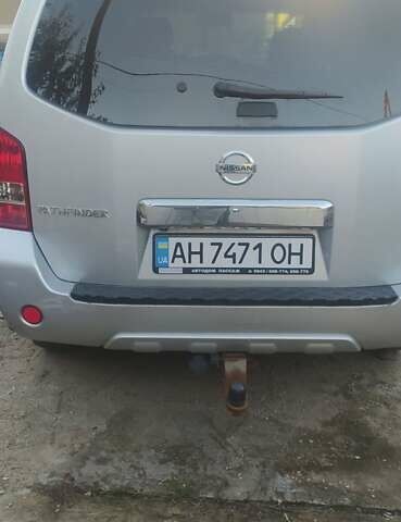 Серый Ниссан Патфайндер, объемом двигателя 2.5 л и пробегом 137 тыс. км за 17500 $, фото 3 на Automoto.ua