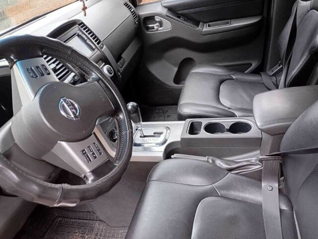 Серый Ниссан Патфайндер, объемом двигателя 2.5 л и пробегом 156 тыс. км за 12500 $, фото 7 на Automoto.ua