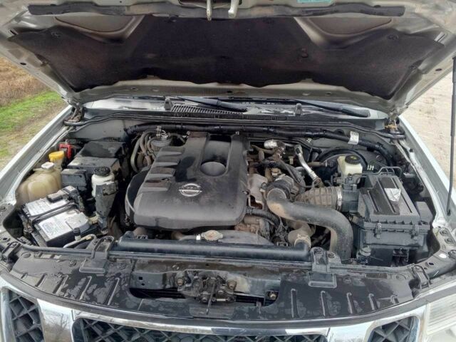 Серый Ниссан Патфайндер, объемом двигателя 2.5 л и пробегом 156 тыс. км за 12500 $, фото 6 на Automoto.ua