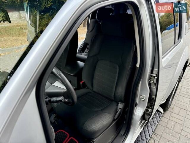 Серый Ниссан Патфайндер, объемом двигателя 2.5 л и пробегом 169 тыс. км за 12999 $, фото 18 на Automoto.ua