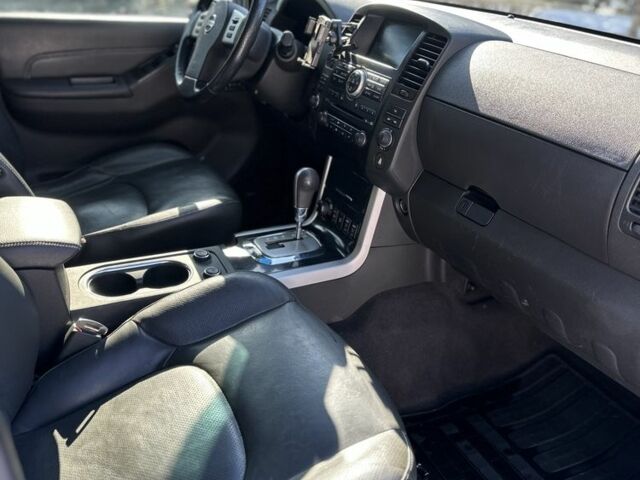 Серый Ниссан Патфайндер, объемом двигателя 2.5 л и пробегом 120 тыс. км за 15600 $, фото 9 на Automoto.ua