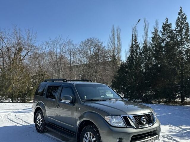 Серый Ниссан Патфайндер, объемом двигателя 2.5 л и пробегом 120 тыс. км за 15600 $, фото 6 на Automoto.ua