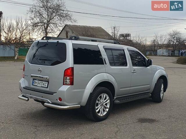 Сірий Ніссан Патфайндер, об'ємом двигуна 2.5 л та пробігом 146 тис. км за 17900 $, фото 4 на Automoto.ua