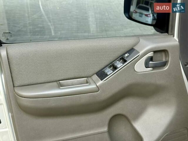 Серый Ниссан Патфайндер, объемом двигателя 2.5 л и пробегом 169 тыс. км за 12999 $, фото 16 на Automoto.ua