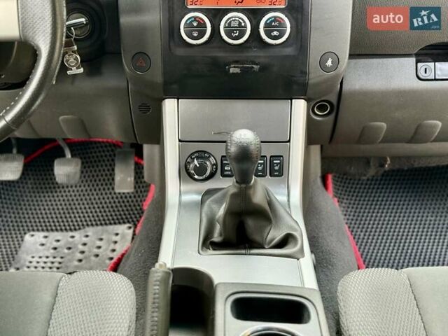 Серый Ниссан Патфайндер, объемом двигателя 2.5 л и пробегом 169 тыс. км за 12999 $, фото 23 на Automoto.ua