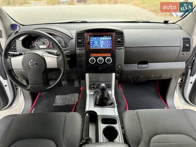 Серый Ниссан Патфайндер, объемом двигателя 2.5 л и пробегом 169 тыс. км за 12999 $, фото 20 на Automoto.ua