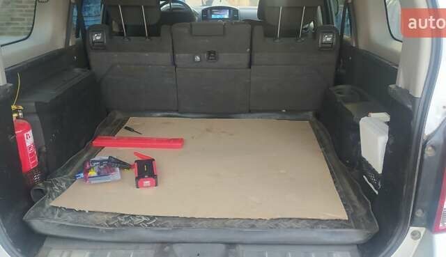 Серый Ниссан Патфайндер, объемом двигателя 2.5 л и пробегом 137 тыс. км за 17500 $, фото 7 на Automoto.ua