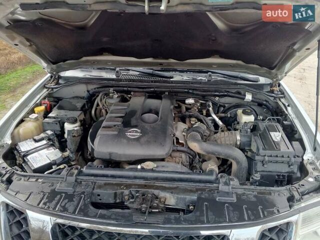 Серый Ниссан Патфайндер, объемом двигателя 2.49 л и пробегом 156 тыс. км за 12500 $, фото 4 на Automoto.ua
