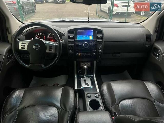 Серый Ниссан Патфайндер, объемом двигателя 2.5 л и пробегом 150 тыс. км за 18000 $, фото 11 на Automoto.ua