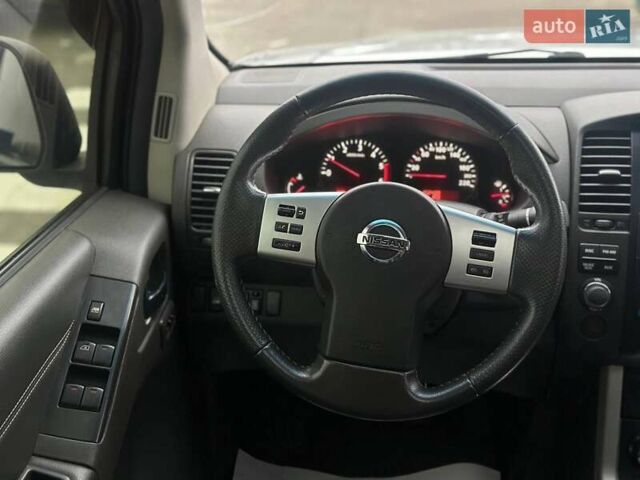 Серый Ниссан Патфайндер, объемом двигателя 2.5 л и пробегом 150 тыс. км за 18000 $, фото 13 на Automoto.ua