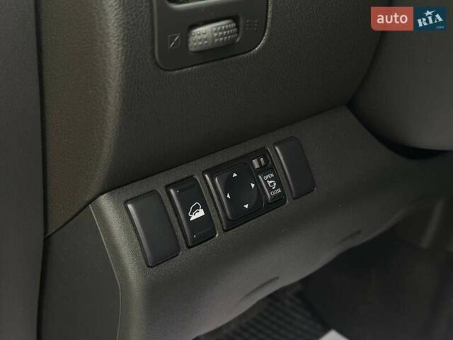 Серый Ниссан Патфайндер, объемом двигателя 2.5 л и пробегом 150 тыс. км за 18000 $, фото 19 на Automoto.ua