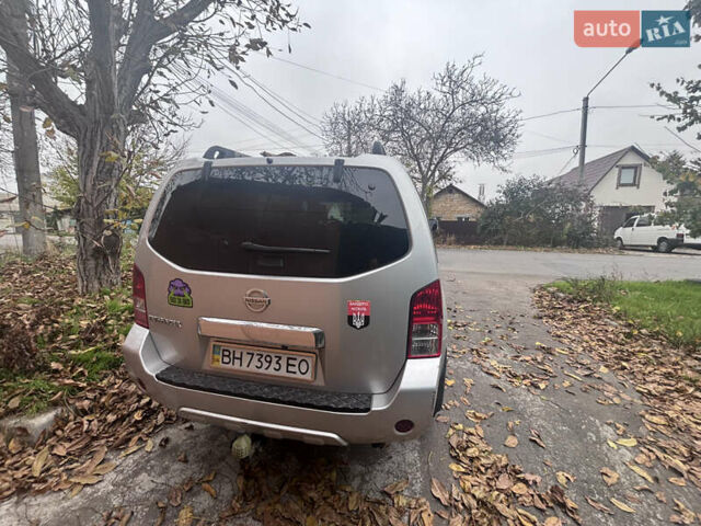 Серый Ниссан Патфайндер, объемом двигателя 2.5 л и пробегом 213 тыс. км за 16500 $, фото 1 на Automoto.ua