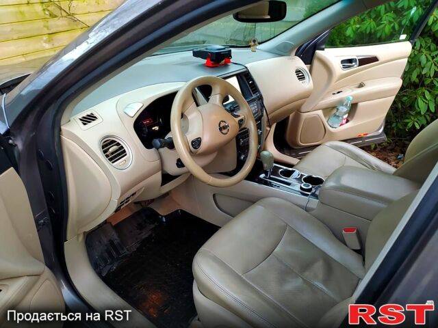 Серый Ниссан Патфайндер, объемом двигателя 3.5 л и пробегом 358 тыс. км за 9100 $, фото 10 на Automoto.ua