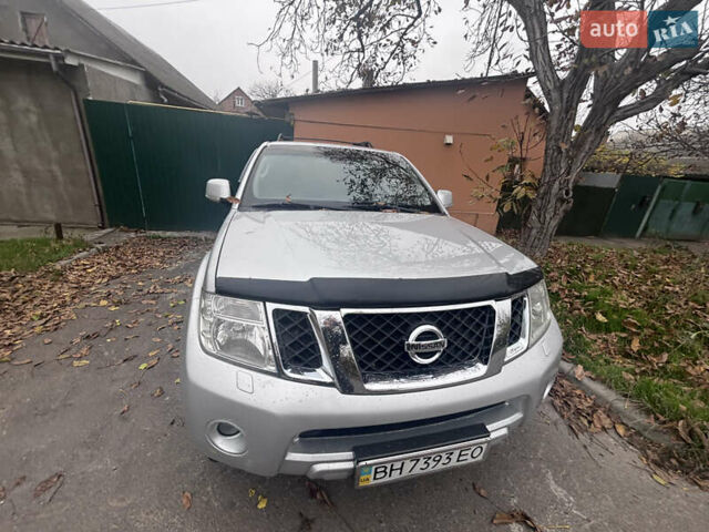 Серый Ниссан Патфайндер, объемом двигателя 2.5 л и пробегом 213 тыс. км за 16500 $, фото 5 на Automoto.ua