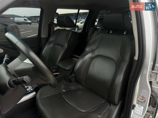 Серый Ниссан Патфайндер, объемом двигателя 2.5 л и пробегом 150 тыс. км за 18000 $, фото 18 на Automoto.ua