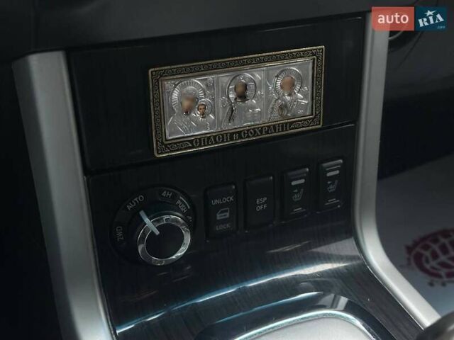 Серый Ниссан Патфайндер, объемом двигателя 2.5 л и пробегом 150 тыс. км за 18000 $, фото 26 на Automoto.ua