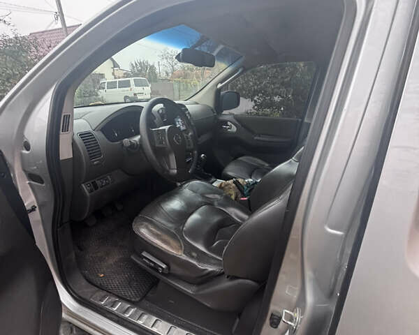 Серый Ниссан Патфайндер, объемом двигателя 2.5 л и пробегом 213 тыс. км за 16500 $, фото 11 на Automoto.ua