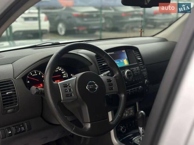 Серый Ниссан Патфайндер, объемом двигателя 2.5 л и пробегом 150 тыс. км за 18000 $, фото 8 на Automoto.ua