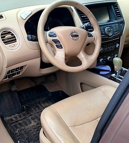 Серый Ниссан Патфайндер, объемом двигателя 3.5 л и пробегом 358 тыс. км за 9100 $, фото 2 на Automoto.ua