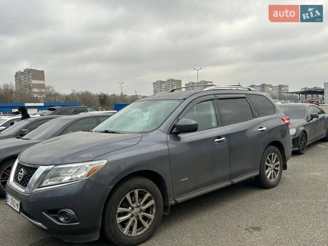 Серый Ниссан Патфайндер, объемом двигателя 2.49 л и пробегом 231 тыс. км за 12900 $, фото 1 на Automoto.ua