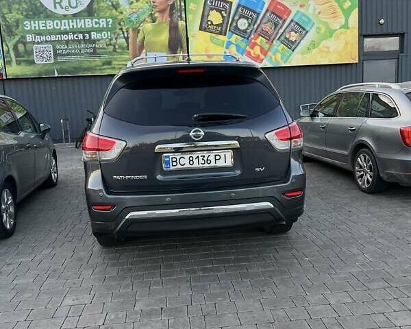 Серый Ниссан Патфайндер, объемом двигателя 3.5 л и пробегом 240 тыс. км за 10000 $, фото 3 на Automoto.ua