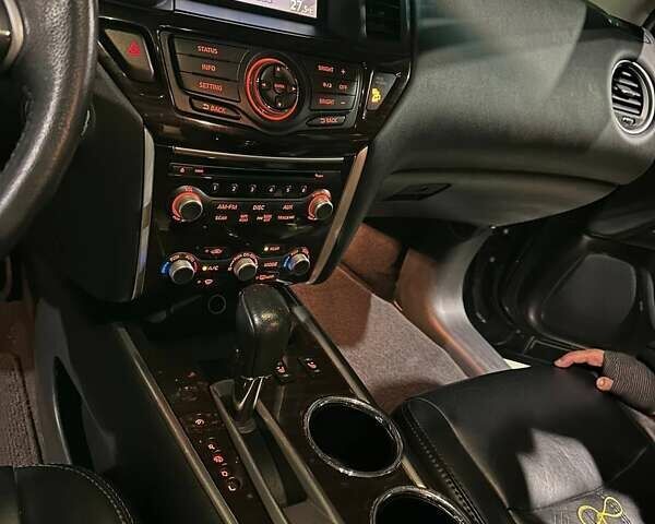 Серый Ниссан Патфайндер, объемом двигателя 2.49 л и пробегом 164 тыс. км за 12799 $, фото 12 на Automoto.ua