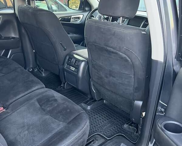 Серый Ниссан Патфайндер, объемом двигателя 3.5 л и пробегом 240 тыс. км за 10000 $, фото 6 на Automoto.ua