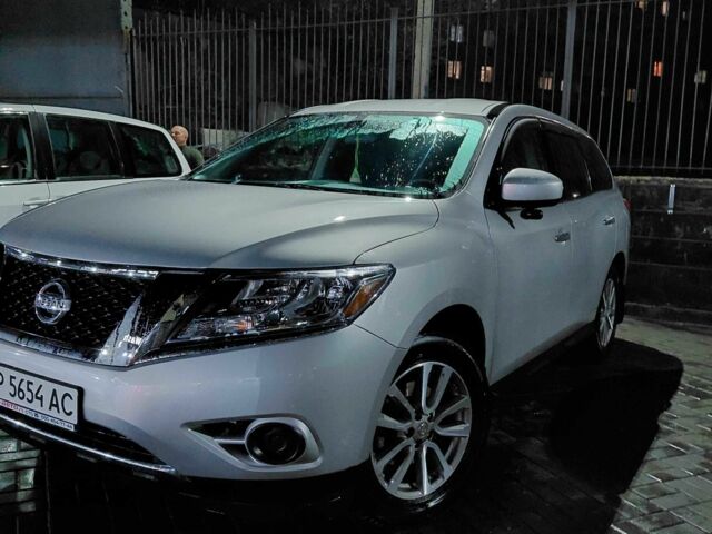 Сірий Ніссан Патфайндер, об'ємом двигуна 3.5 л та пробігом 240 тис. км за 13000 $, фото 2 на Automoto.ua