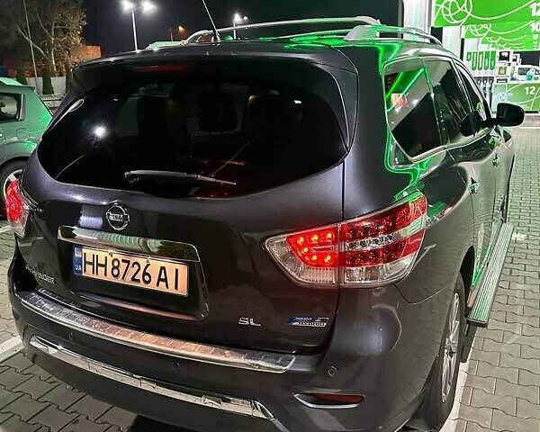 Серый Ниссан Патфайндер, объемом двигателя 2.49 л и пробегом 164 тыс. км за 12799 $, фото 3 на Automoto.ua