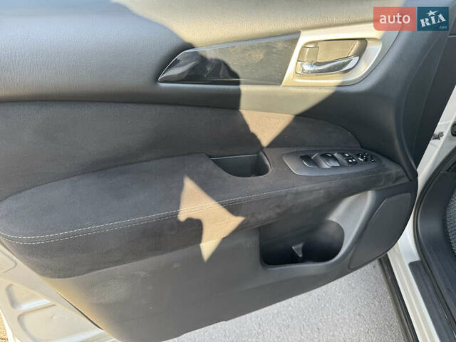 Сірий Ніссан Патфайндер, об'ємом двигуна 3.5 л та пробігом 239 тис. км за 11500 $, фото 12 на Automoto.ua